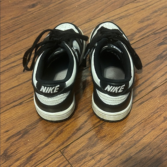Big kids Nike Pandas. Size 3.5. Used. - Picture 3 of 4